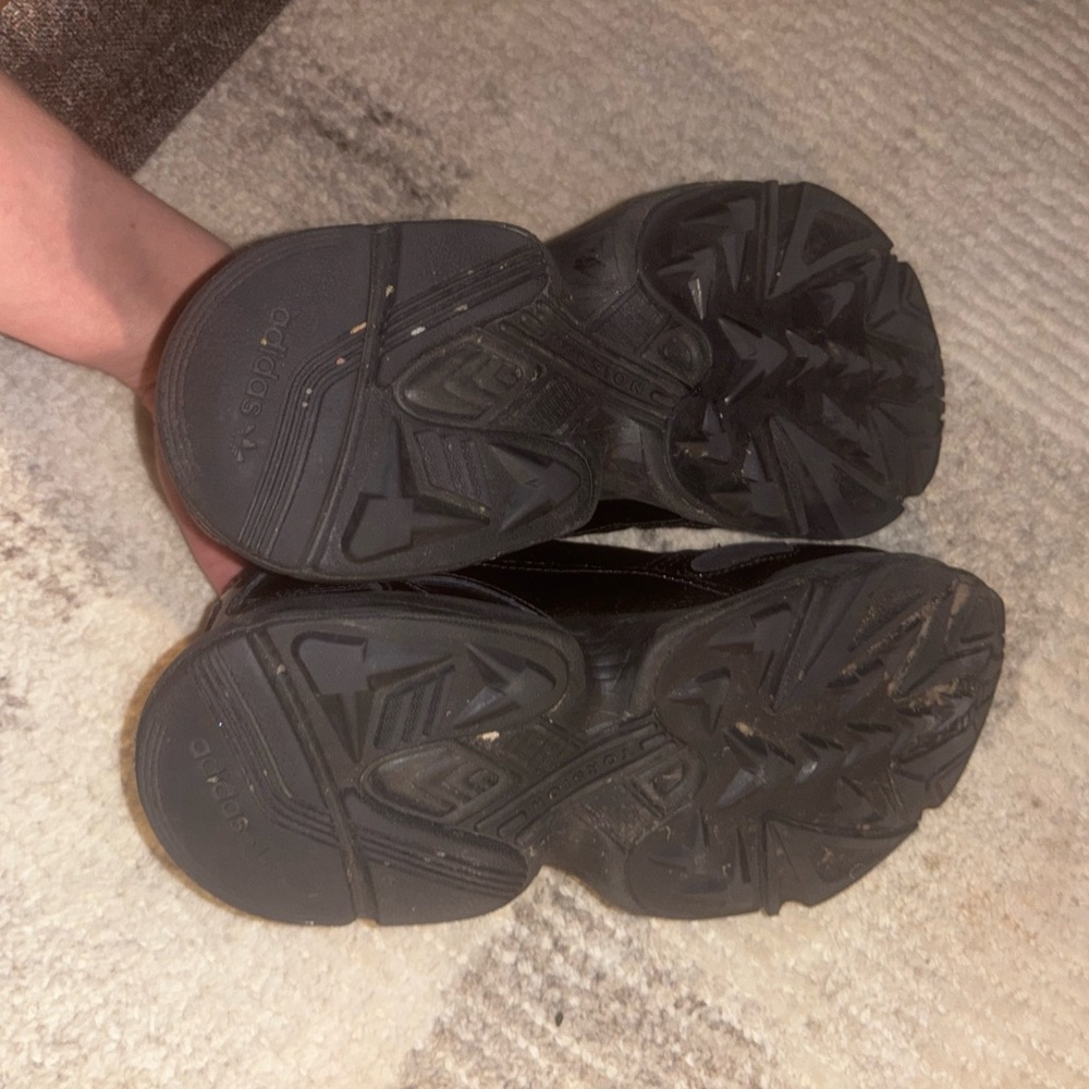 Adidas Falcons Out Loud - Picture 4 of 5